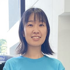 法人事務担当、山﨑恵さんの写真