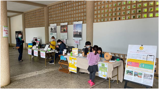 子どもが抽選やスタンプラリーに参加している様子